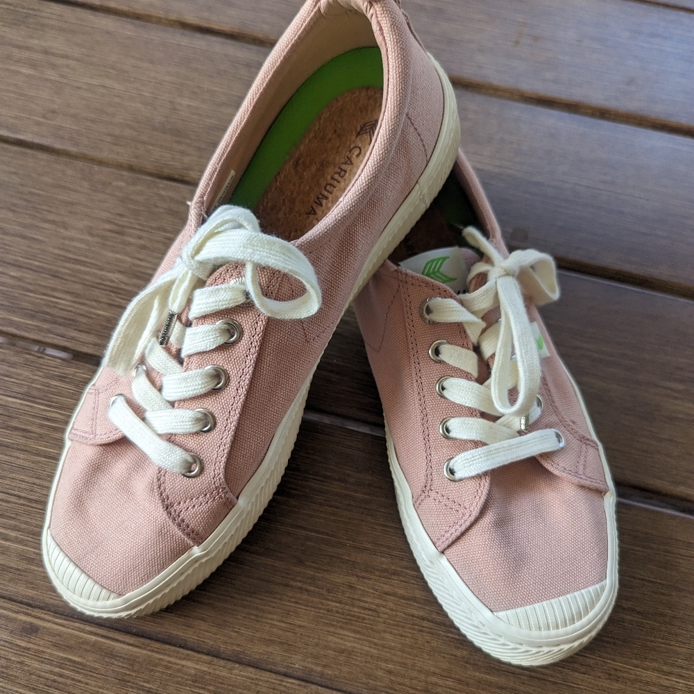 Cariuma Blush Sneaker Size 8 View 4